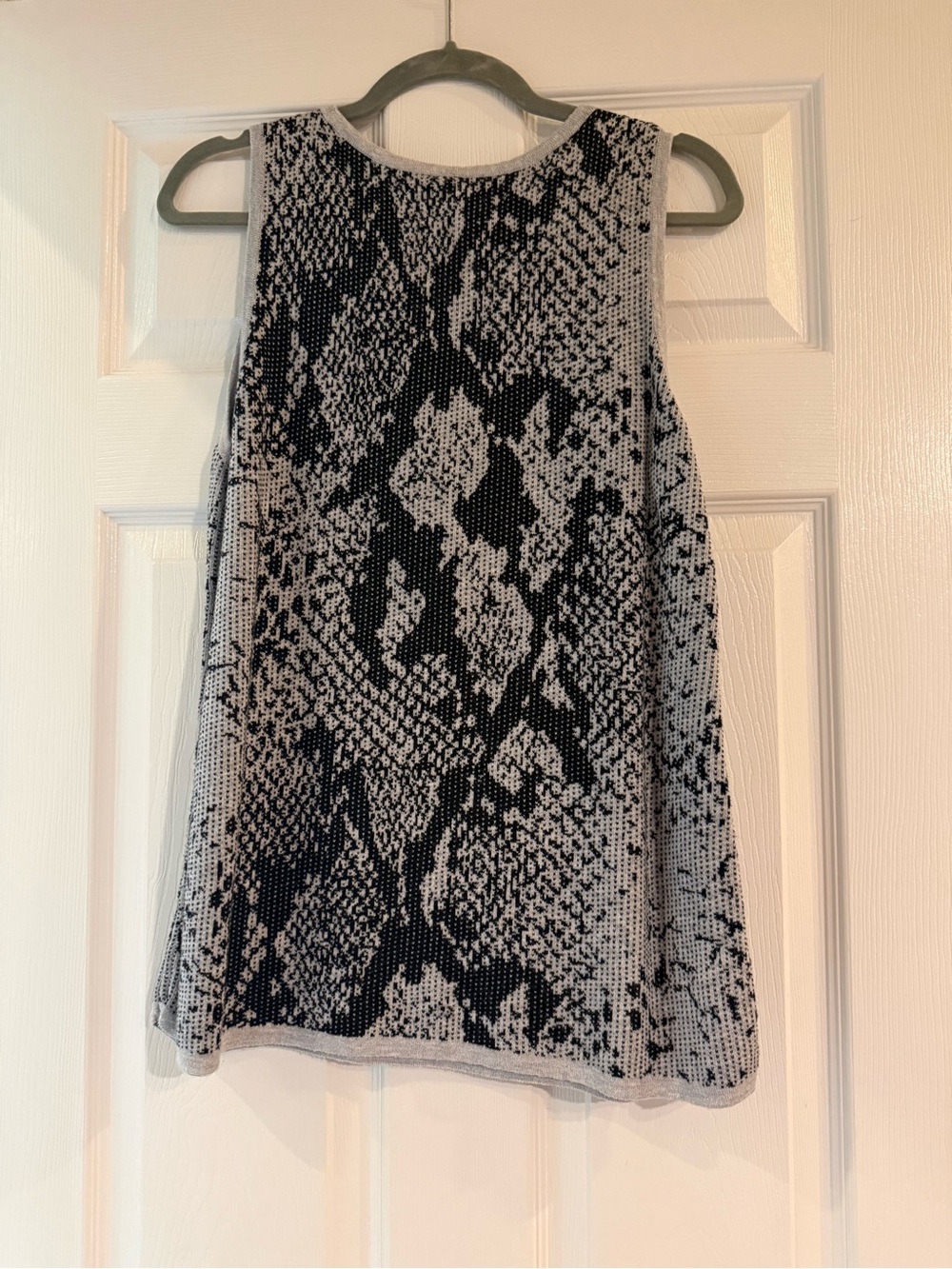Chico's Black & Gray Tank / Chico’s size 2 - Picture 1 of 3